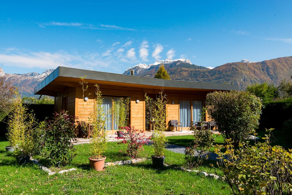 La Pelouse, Le Chalet, vue sud et les montagnes