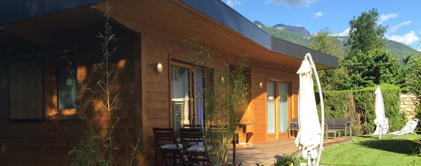 Chalet loft contemporain, lac d'annecy, avec terrasse et jardin.