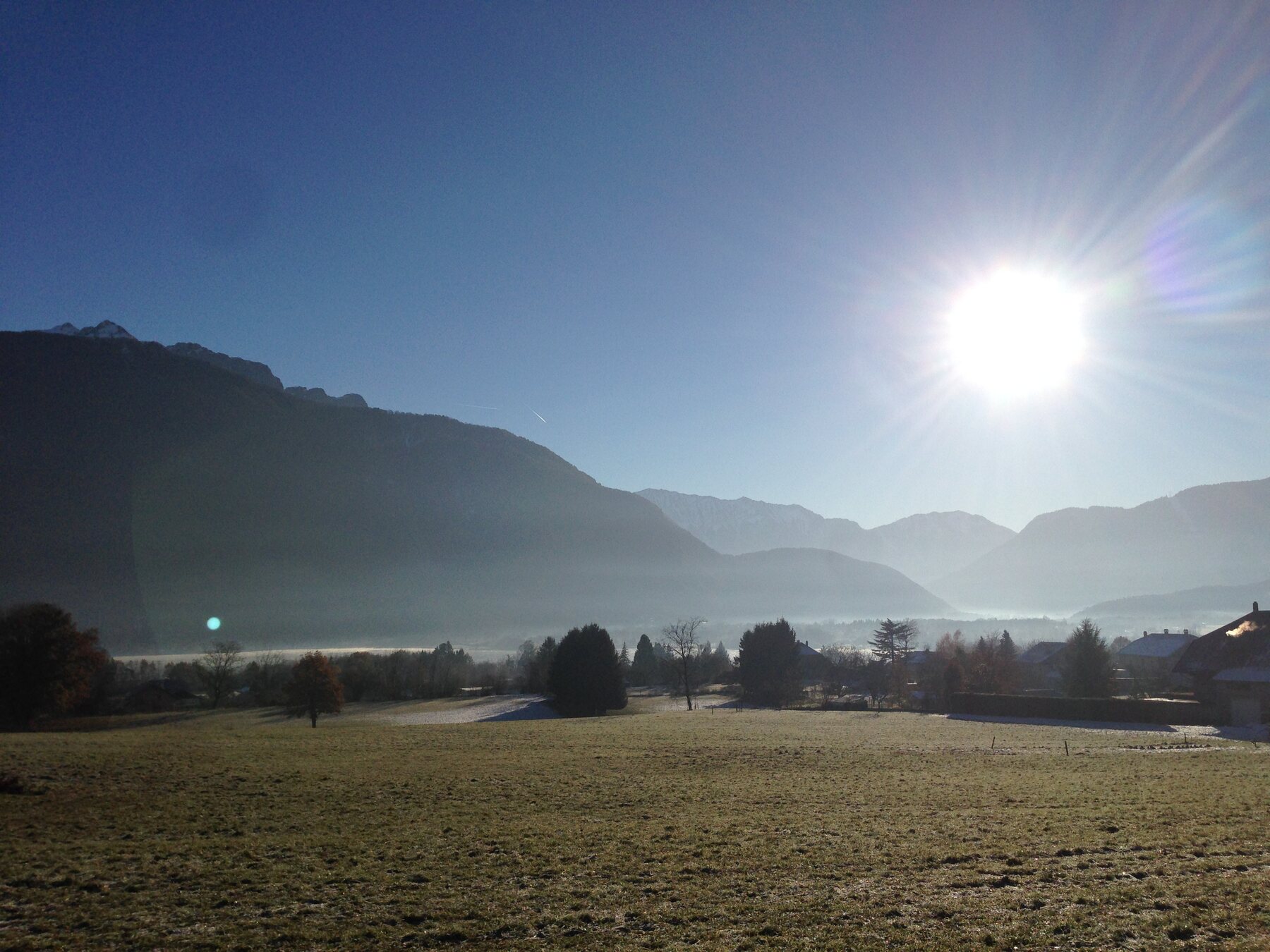 Soleil d’hiver et brume sur le lac depuis Chaparon