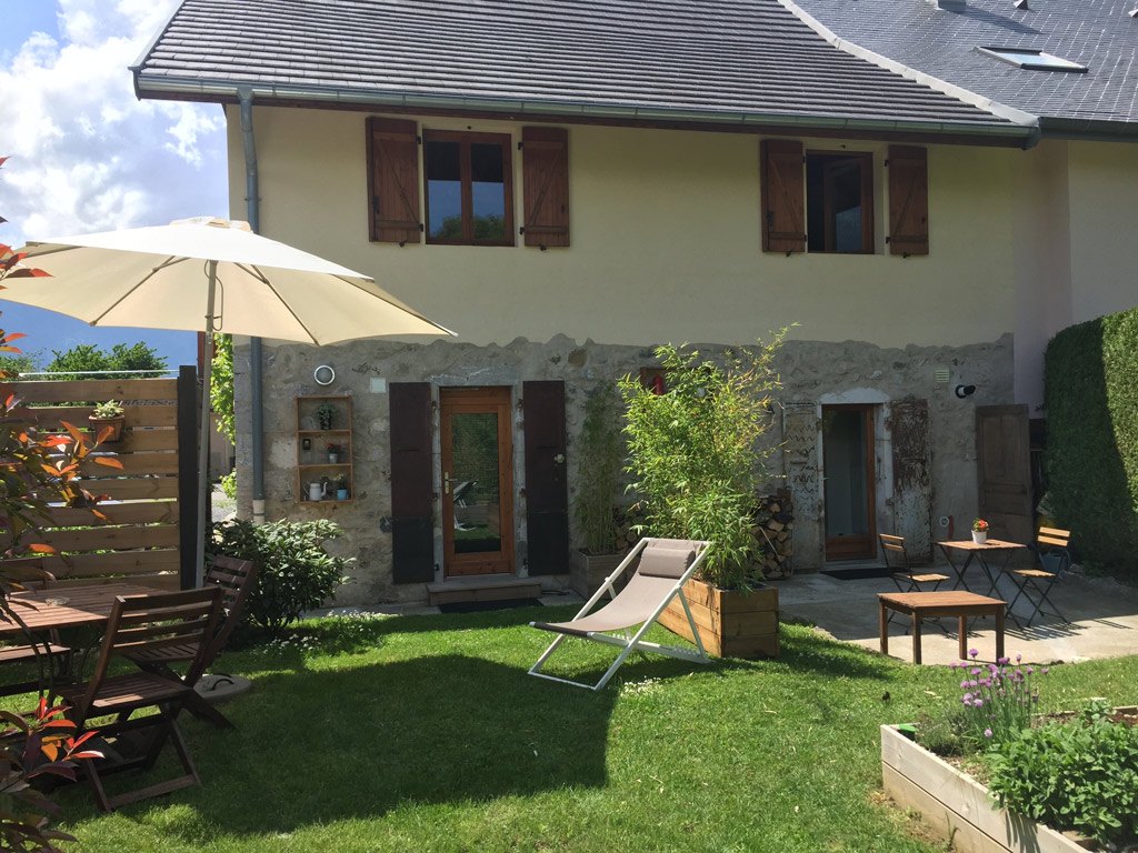 jardin prive a gauche des bambous